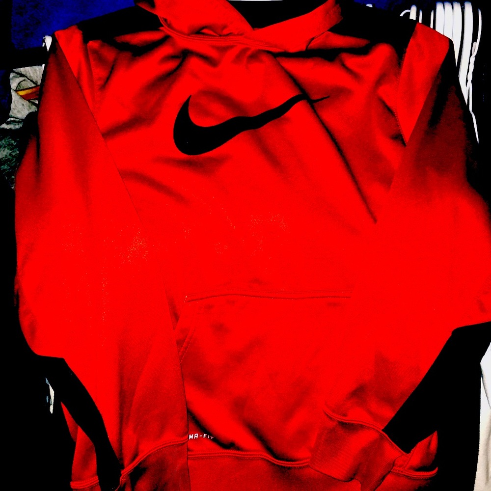 NIKE THERMAFIT HOODIE
